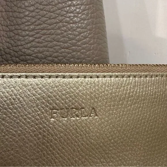 Furla Gold Cosmetic Bag Elegant Design - Picture 4 of 8